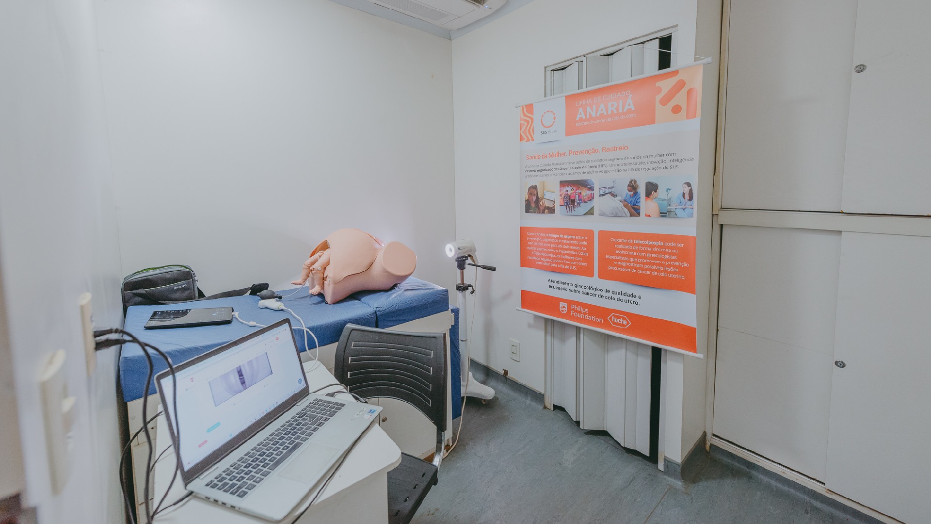 A Funda&ccedil;&atilde;o Philips, a Philips Brasil e a SAS Brasil comemoram 54.000 consultas em primeiro ano de parceria, fortalecendo o acesso e o treinamento de profissionais por meio do Living Lab